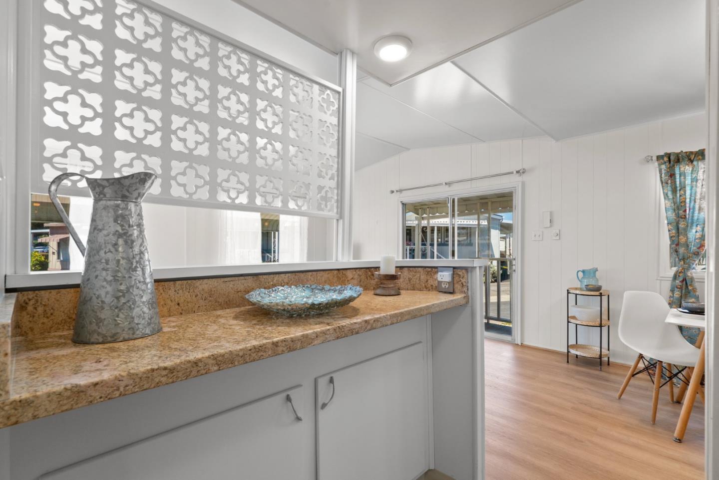 Detail Gallery Image 12 of 36 For 1555 Merrill St #70,  Santa Cruz,  CA 95062 - 2 Beds | 1 Baths