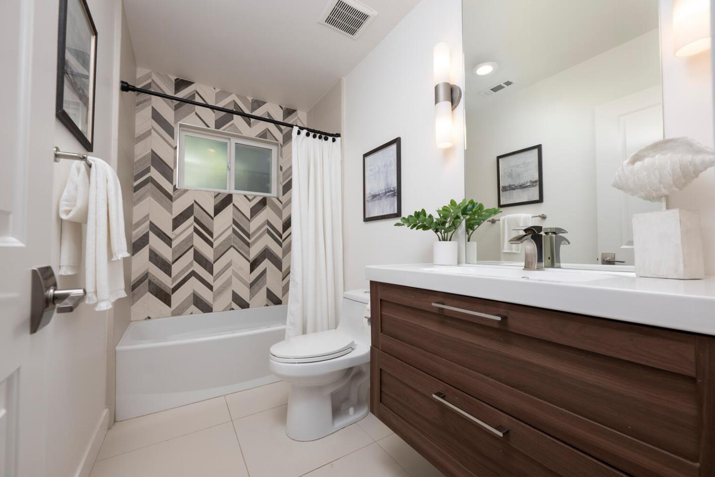 Detail Gallery Image 15 of 21 For 9 Inner Cir, Redwood City,  CA 94062 - 3 Beds | 2 Baths