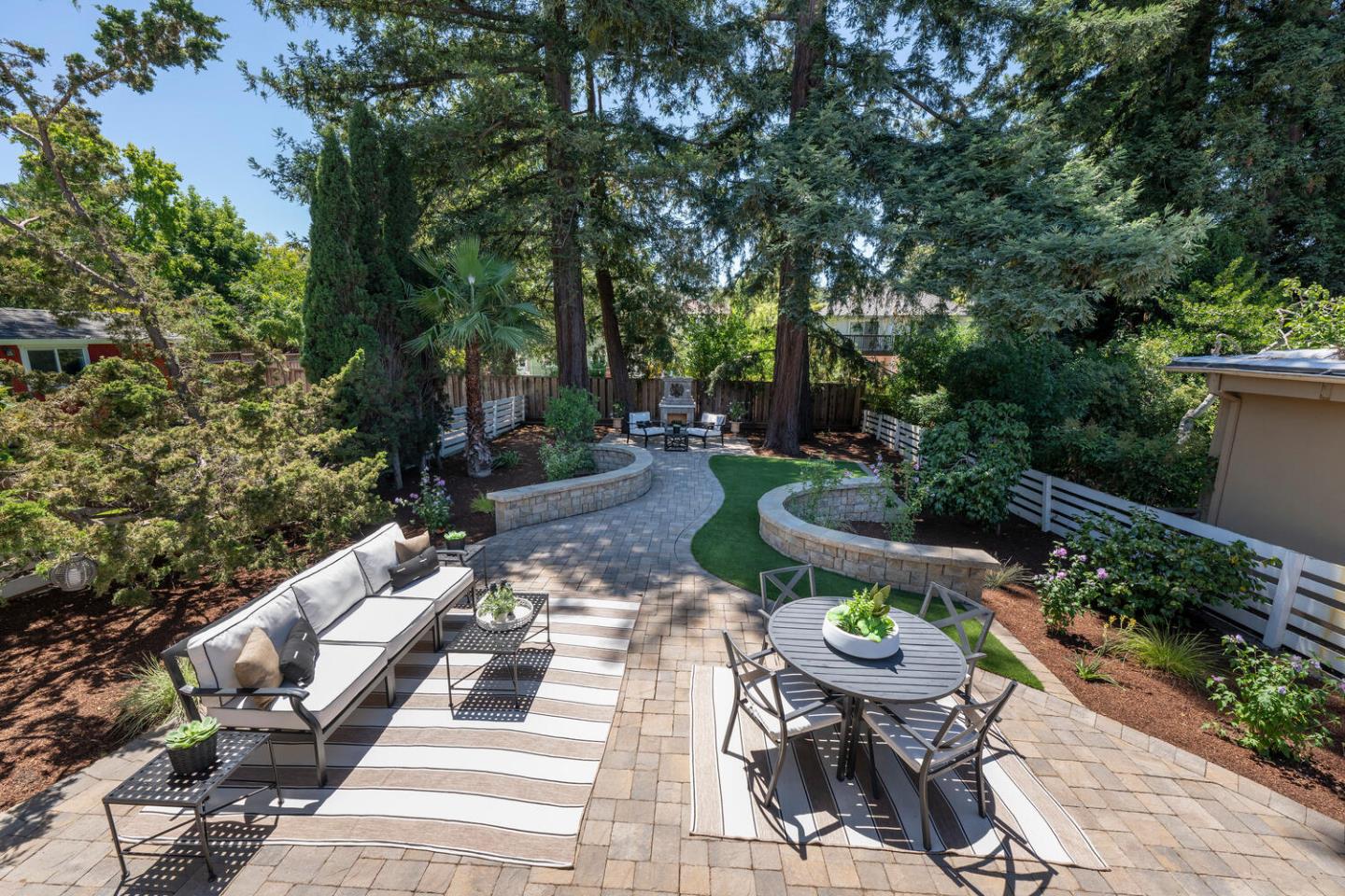 Detail Gallery Image 17 of 21 For 9 Inner Cir, Redwood City,  CA 94062 - 3 Beds | 2 Baths