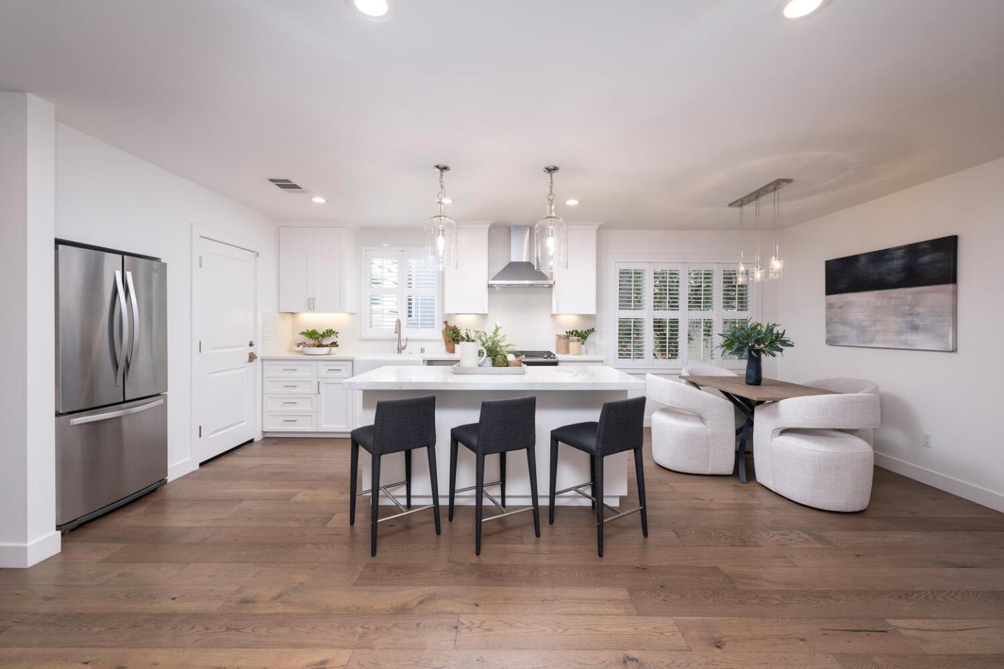 Detail Gallery Image 7 of 21 For 9 Inner Cir, Redwood City,  CA 94062 - 3 Beds | 2 Baths