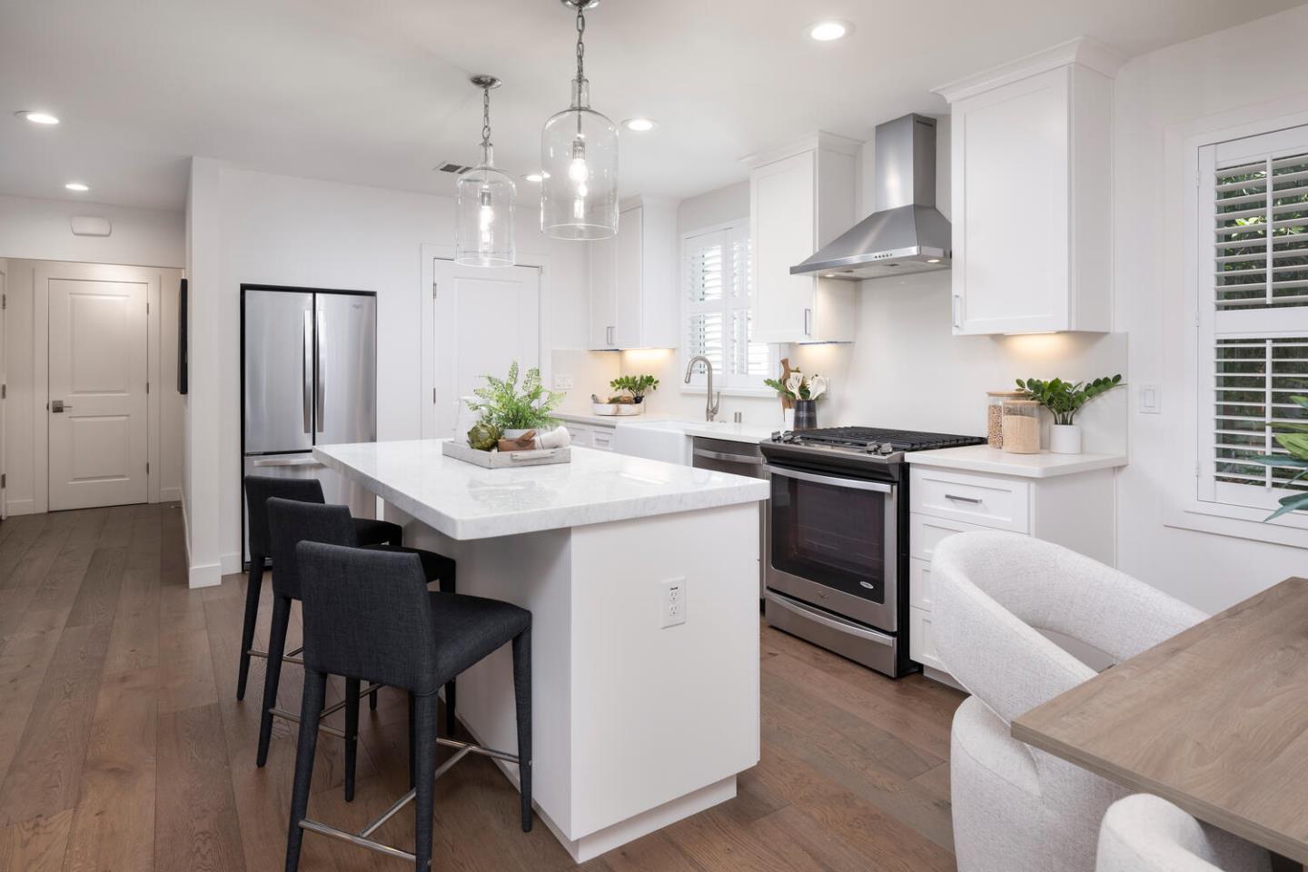 Detail Gallery Image 8 of 21 For 9 Inner Cir, Redwood City,  CA 94062 - 3 Beds | 2 Baths