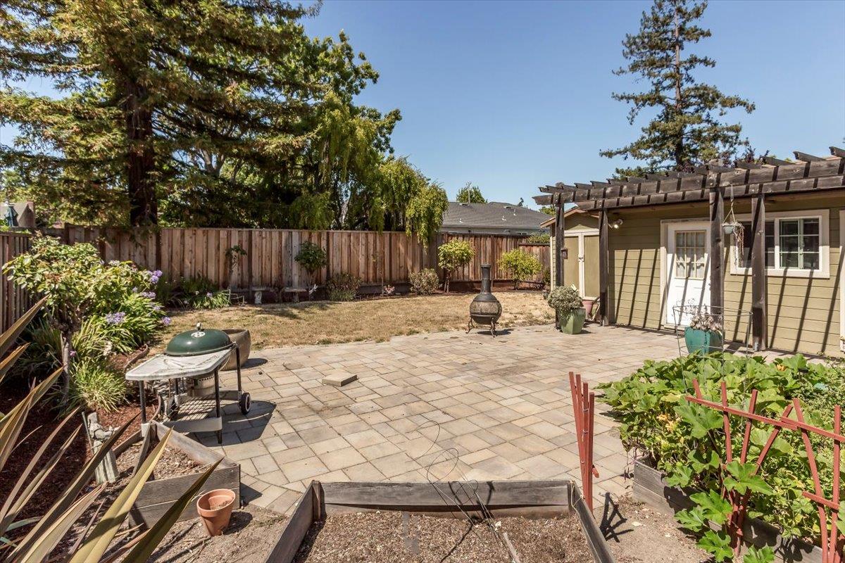 Detail Gallery Image 17 of 20 For 1176 Valota Rd, Redwood City,  CA 94061 - 3 Beds | 1 Baths
