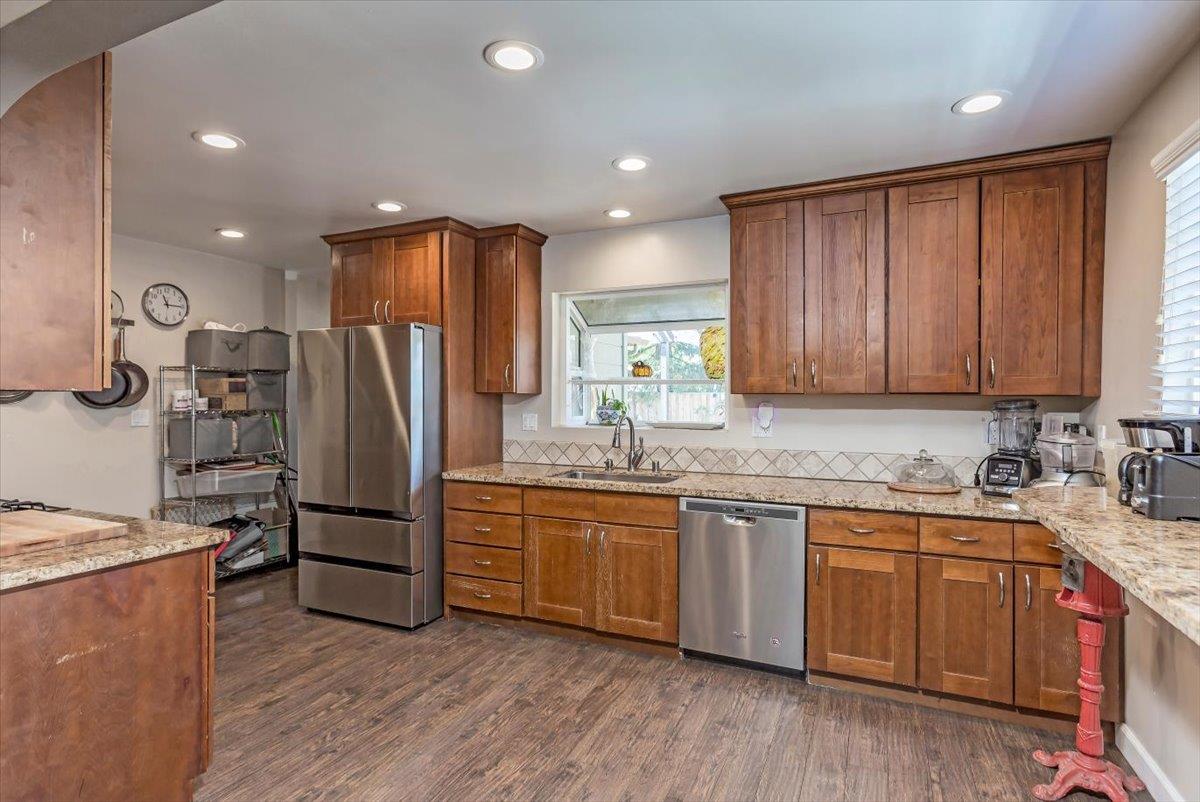 Detail Gallery Image 8 of 20 For 1176 Valota Rd, Redwood City,  CA 94061 - 3 Beds | 1 Baths