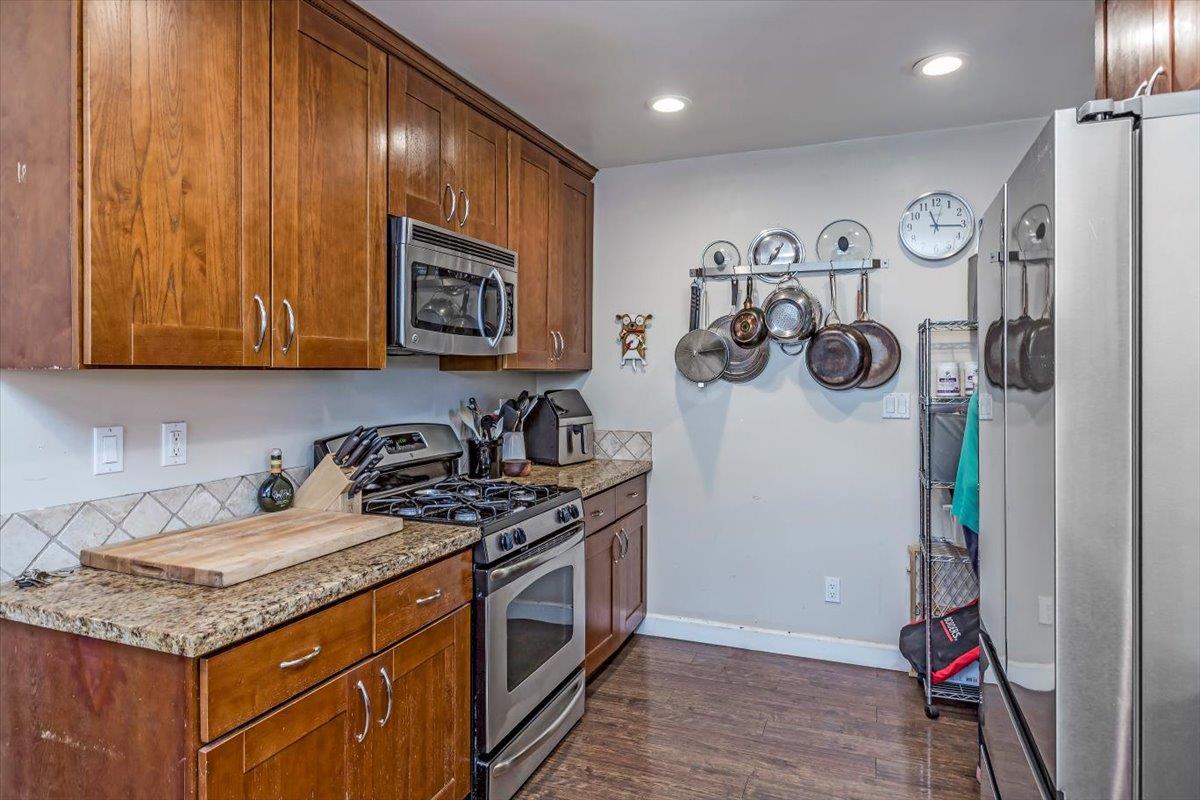 Detail Gallery Image 9 of 20 For 1176 Valota Rd, Redwood City,  CA 94061 - 3 Beds | 1 Baths