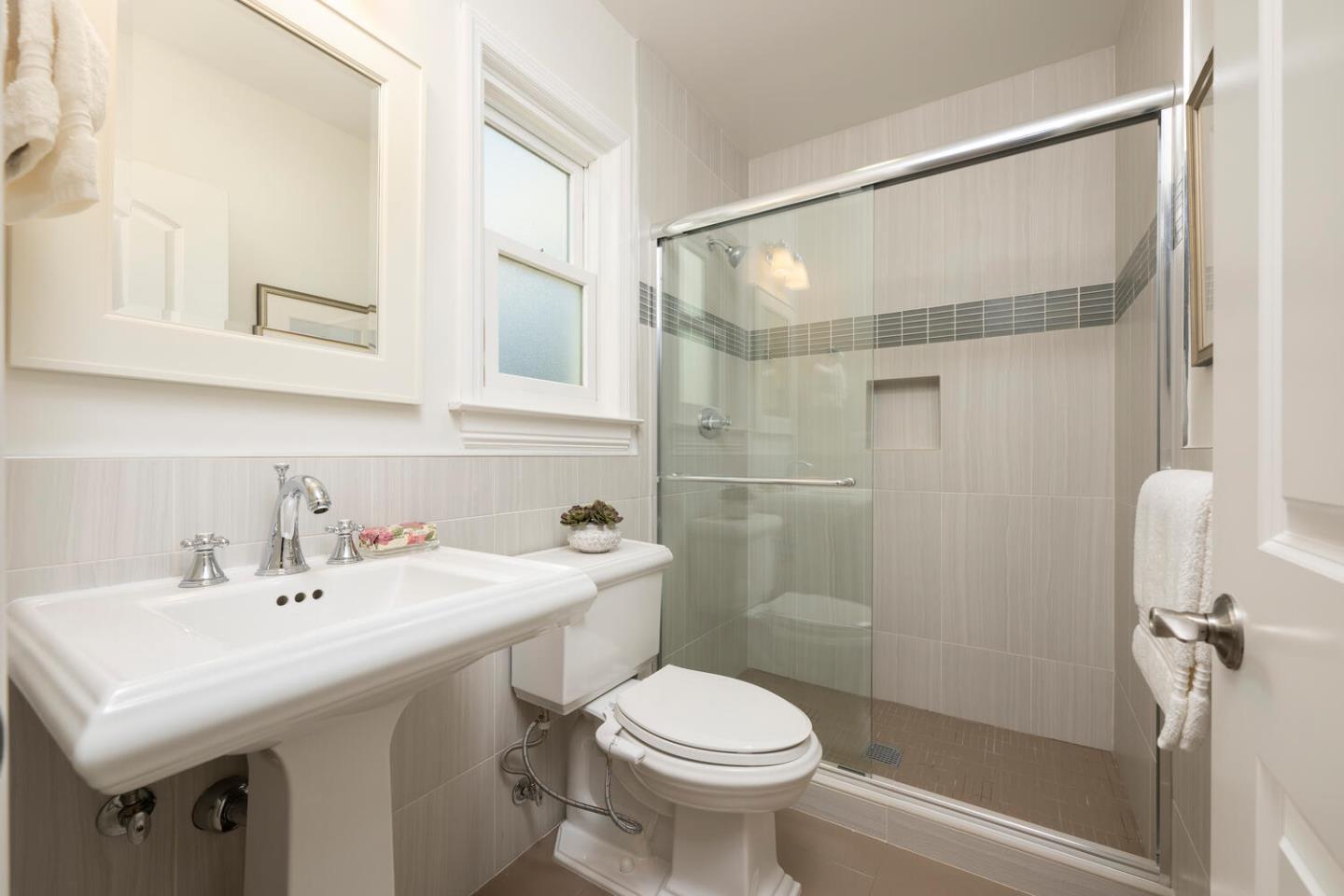 Detail Gallery Image 13 of 26 For 437 Turner Ter, San Mateo,  CA 94401 - 4 Beds | 3/1 Baths