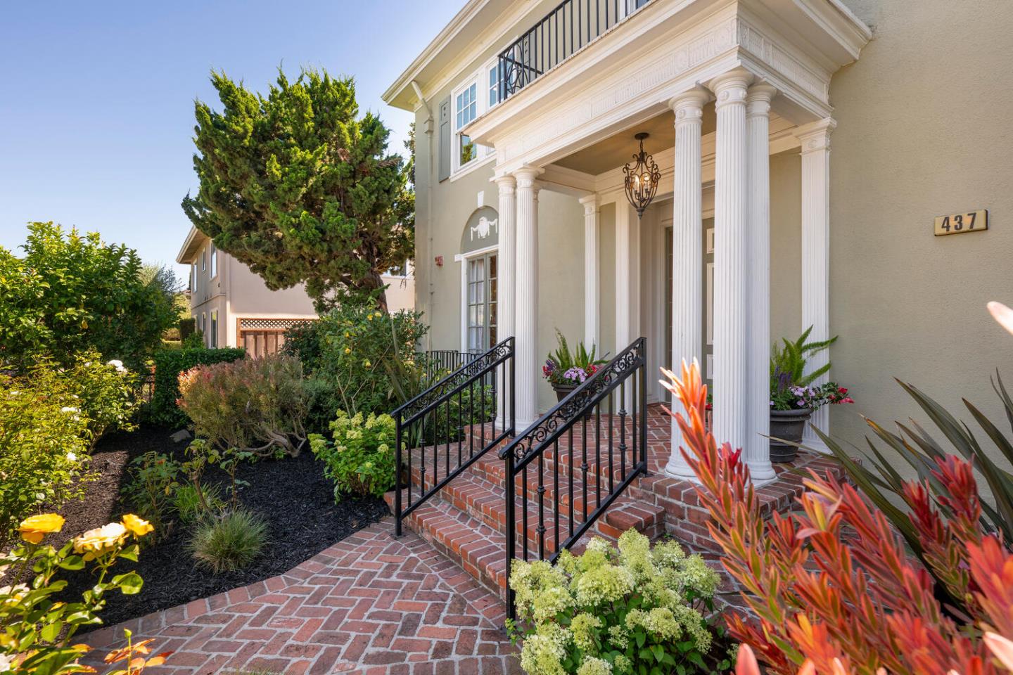Detail Gallery Image 2 of 26 For 437 Turner Ter, San Mateo,  CA 94401 - 4 Beds | 3/1 Baths