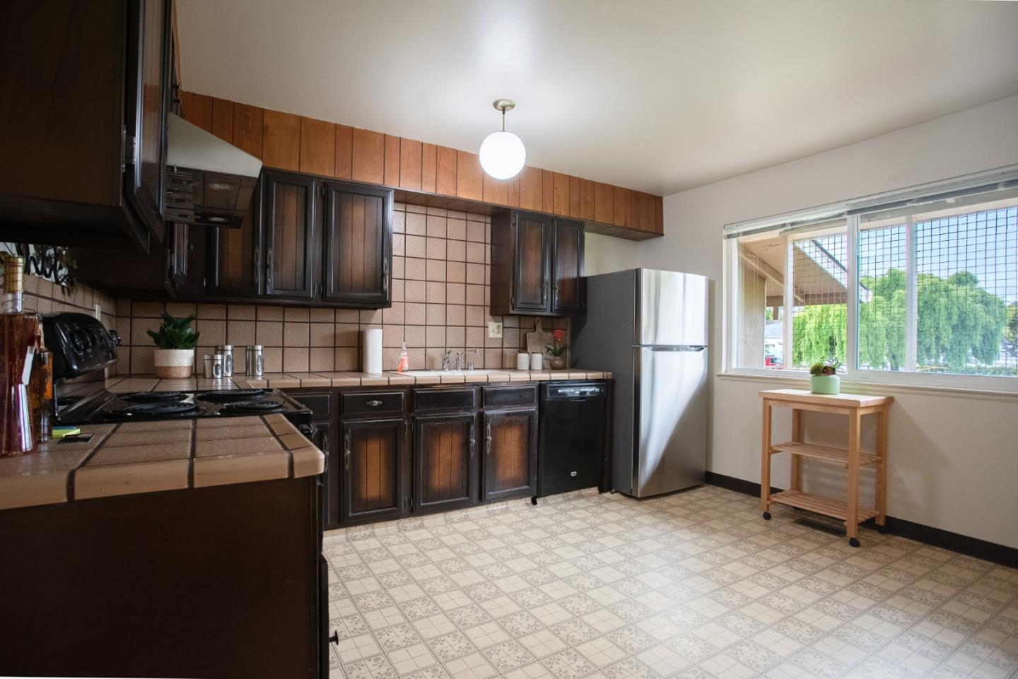 Detail Gallery Image 13 of 45 For 572 Cherry Ave, San Bruno,  CA 94066 - 3 Beds | 2 Baths