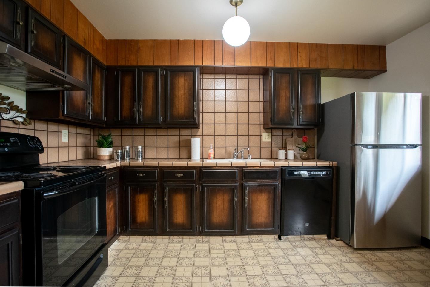 Detail Gallery Image 18 of 45 For 572 Cherry Ave, San Bruno,  CA 94066 - 3 Beds | 2 Baths
