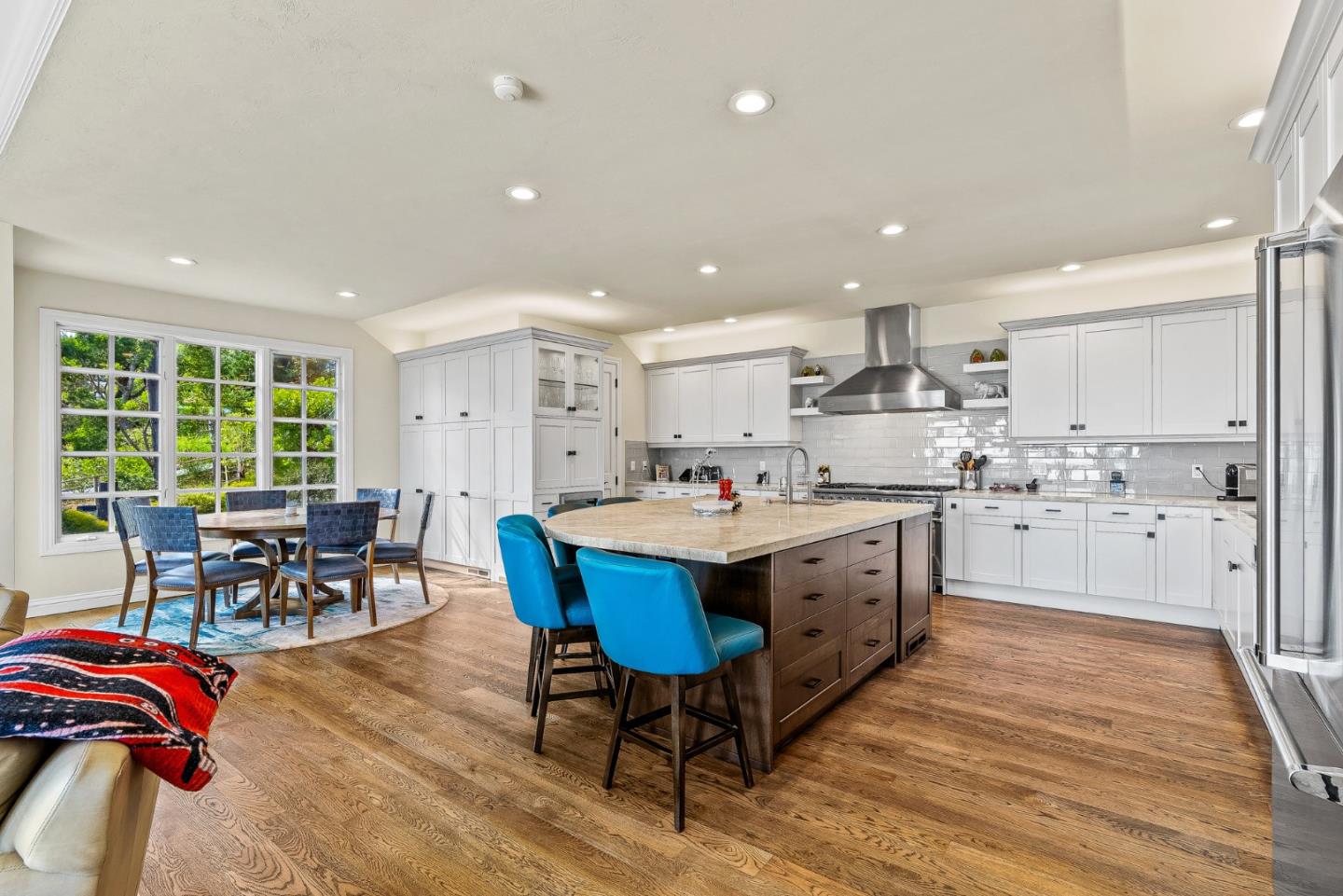 Detail Gallery Image 15 of 48 For 4038 Sunridge Rd, Pebble Beach,  CA 93953 - 4 Beds | 4/2 Baths