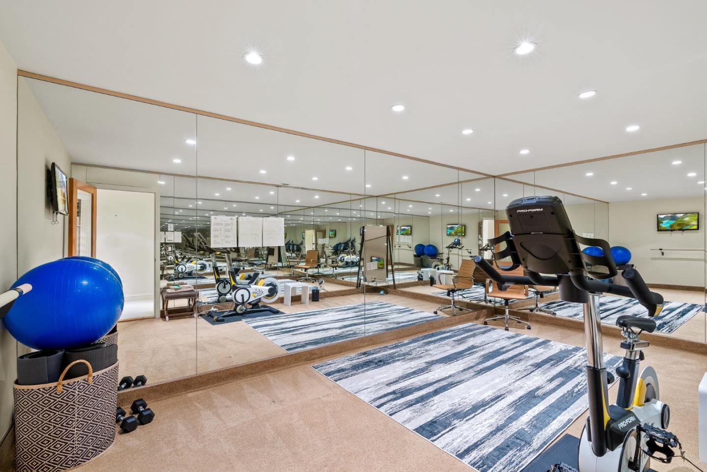 Detail Gallery Image 32 of 48 For 4038 Sunridge Rd, Pebble Beach,  CA 93953 - 4 Beds | 4/2 Baths