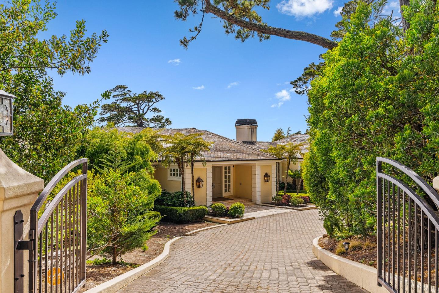 Detail Gallery Image 5 of 48 For 4038 Sunridge Rd, Pebble Beach,  CA 93953 - 4 Beds | 4/2 Baths