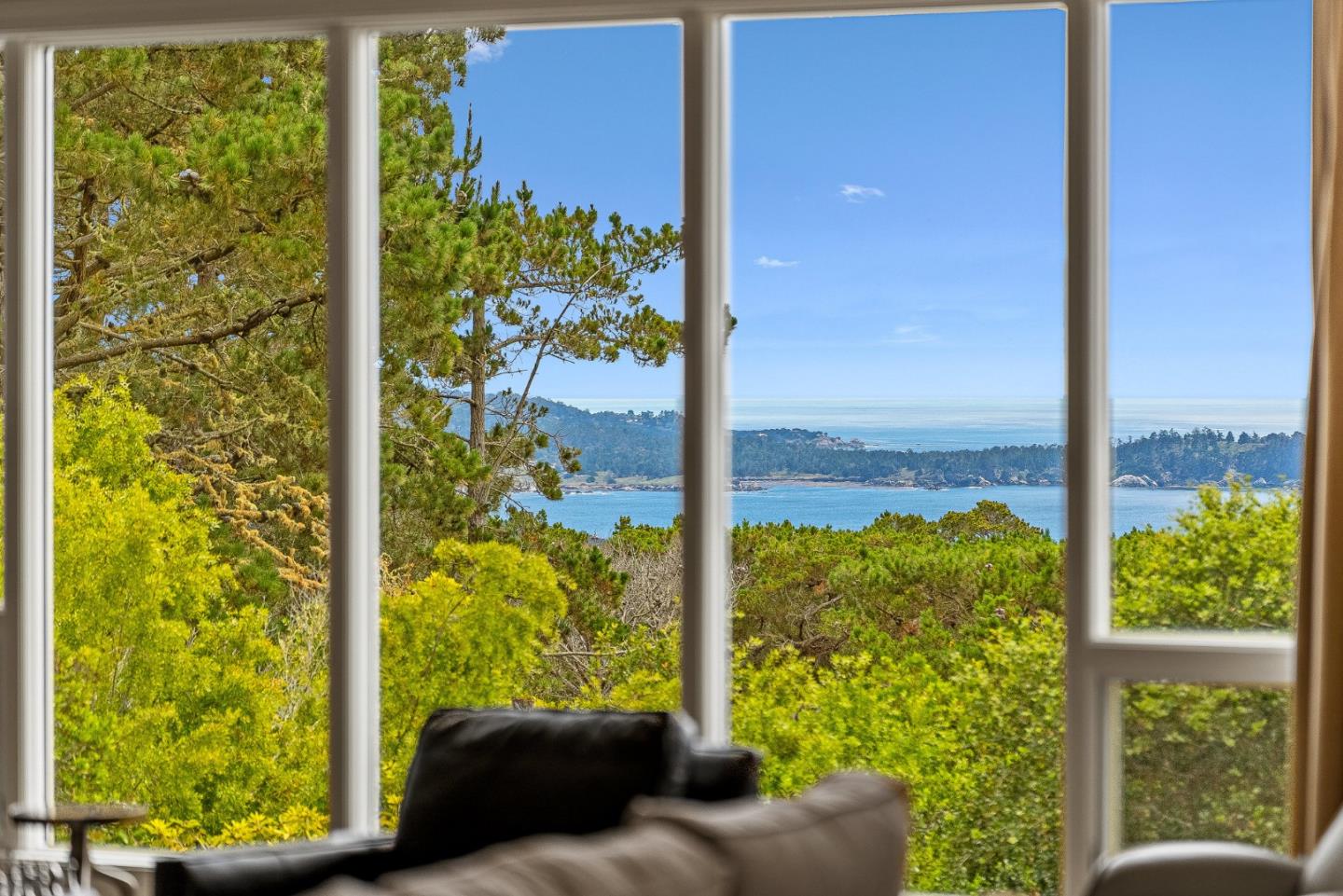 Detail Gallery Image 7 of 48 For 4038 Sunridge Rd, Pebble Beach,  CA 93953 - 4 Beds | 4/2 Baths