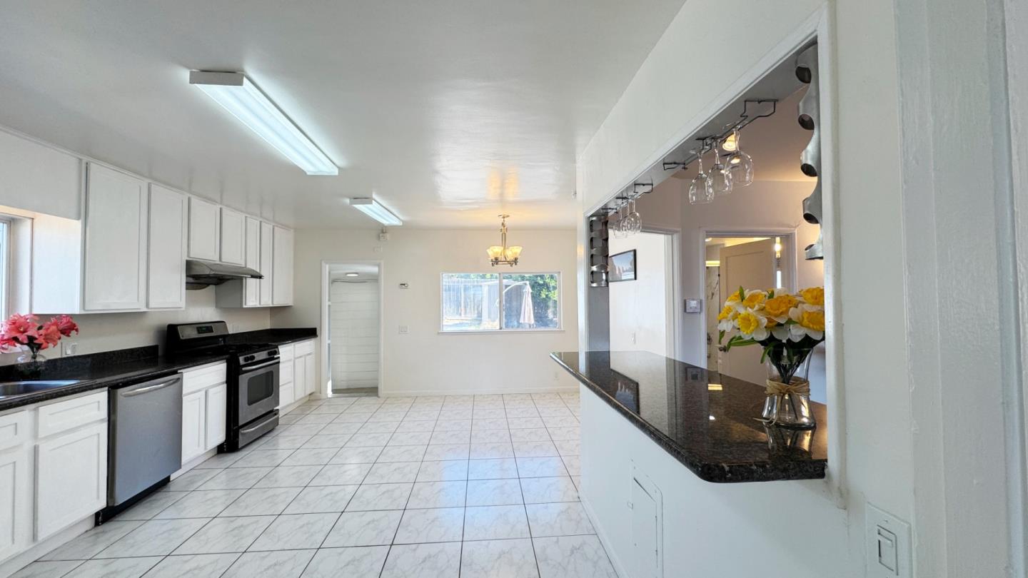 Detail Gallery Image 10 of 35 For 15806 Maubert Ave, San Leandro,  CA 94578 - 3 Beds | 2 Baths