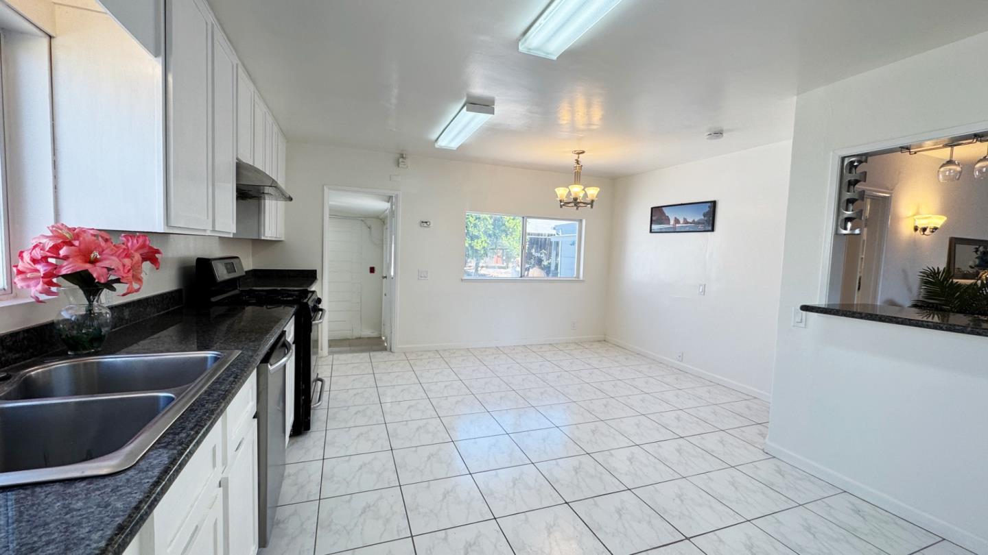 Detail Gallery Image 12 of 35 For 15806 Maubert Ave, San Leandro,  CA 94578 - 3 Beds | 2 Baths