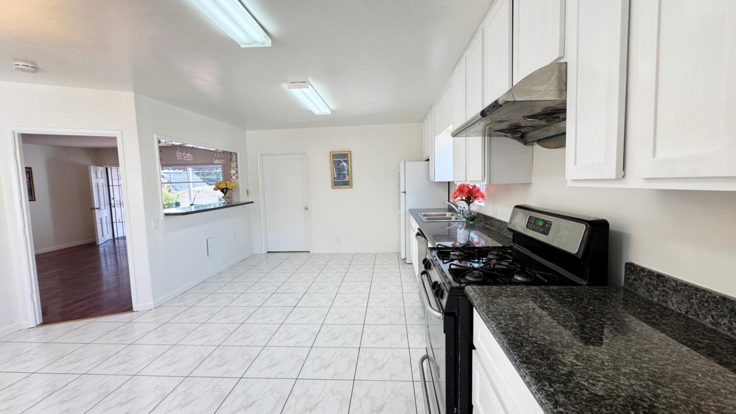 Detail Gallery Image 13 of 35 For 15806 Maubert Ave, San Leandro,  CA 94578 - 3 Beds | 2 Baths