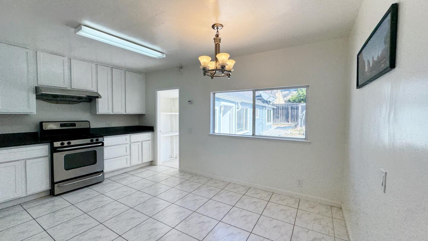 Detail Gallery Image 14 of 35 For 15806 Maubert Ave, San Leandro,  CA 94578 - 3 Beds | 2 Baths