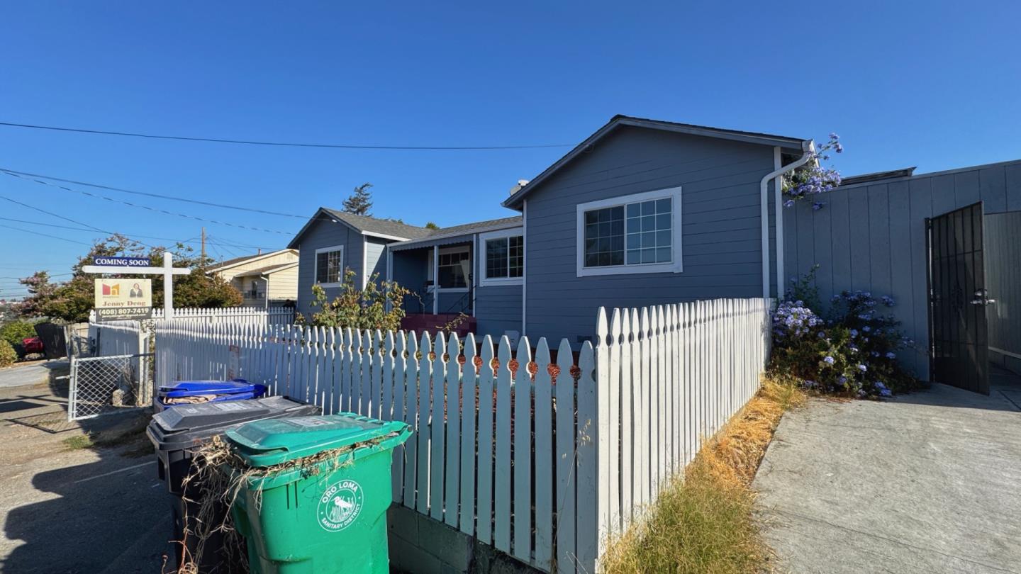 Detail Gallery Image 3 of 35 For 15806 Maubert Ave, San Leandro,  CA 94578 - 3 Beds | 2 Baths