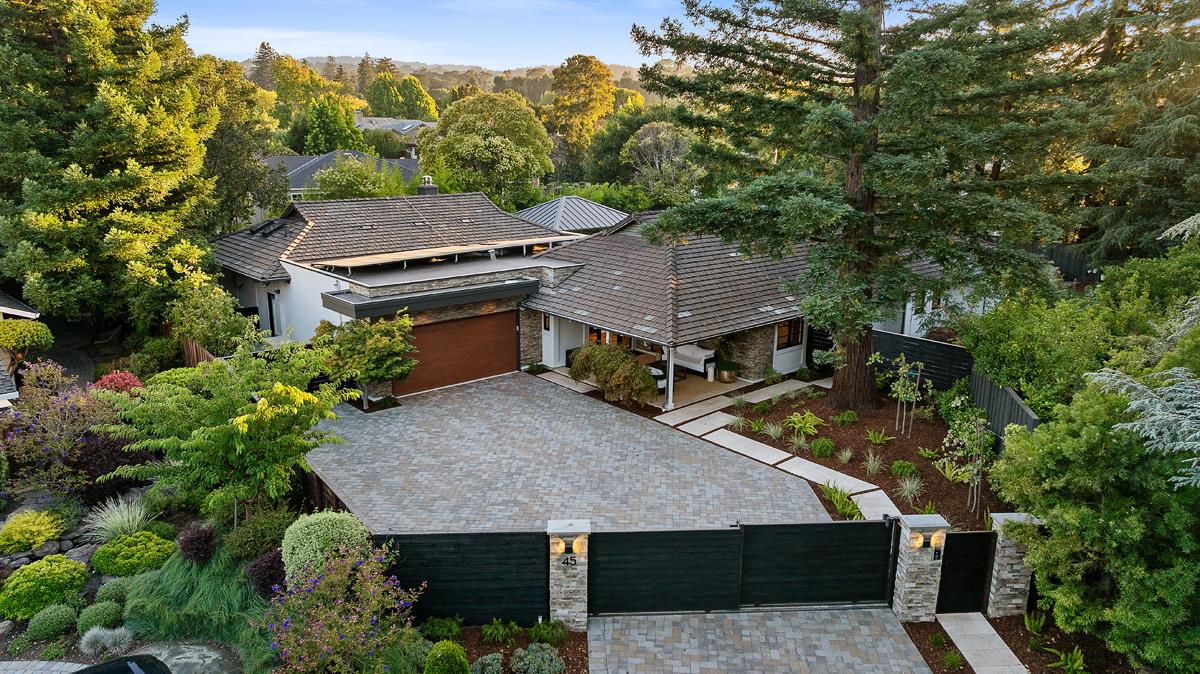 Detail Gallery Image 2 of 42 For 45 Kammerer Ct, Hillsborough,  CA 94010 - 5 Beds | 3/1 Baths