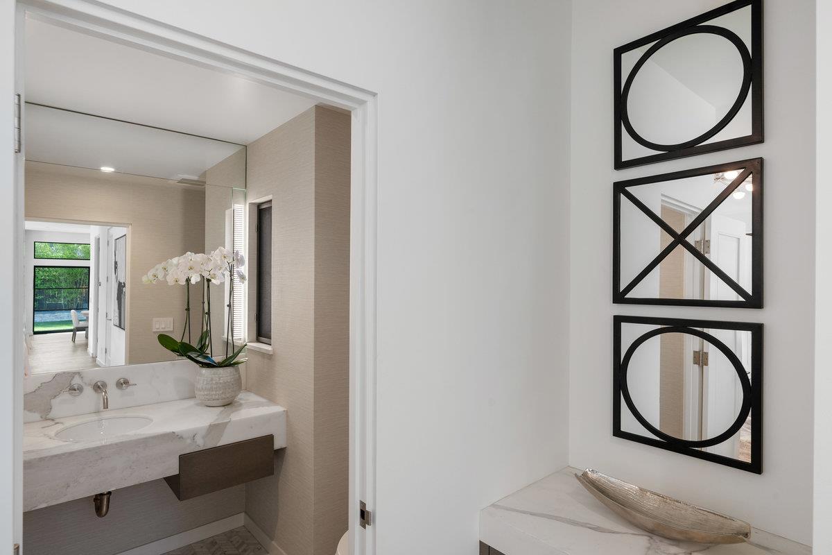 Detail Gallery Image 21 of 42 For 45 Kammerer Ct, Hillsborough,  CA 94010 - 5 Beds | 3/1 Baths