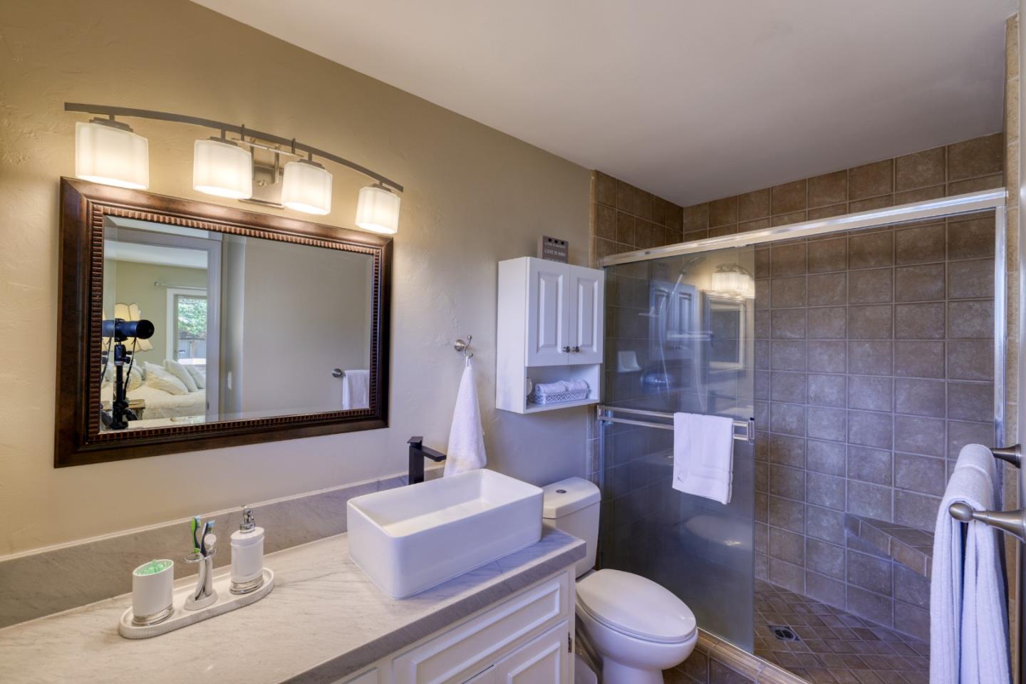 Detail Gallery Image 11 of 32 For 307 De La Vina Way, Salinas,  CA 93901 - 4 Beds | 3 Baths