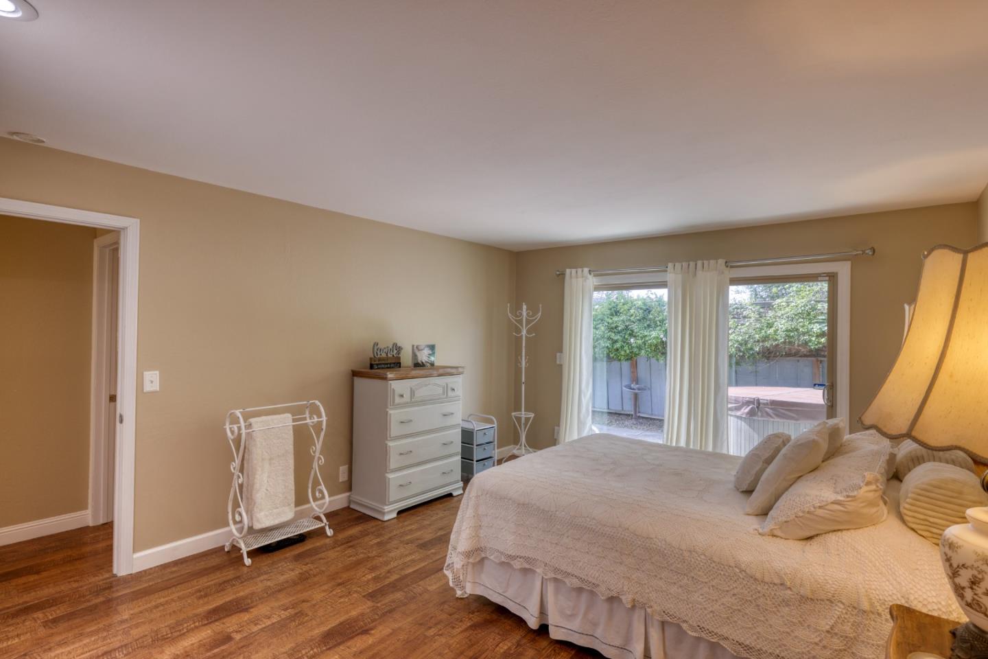 Detail Gallery Image 14 of 32 For 307 De La Vina Way, Salinas,  CA 93901 - 4 Beds | 3 Baths