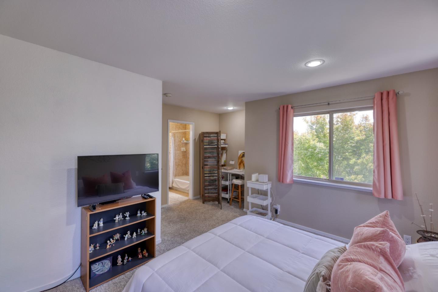 Detail Gallery Image 21 of 32 For 307 De La Vina Way, Salinas,  CA 93901 - 4 Beds | 3 Baths