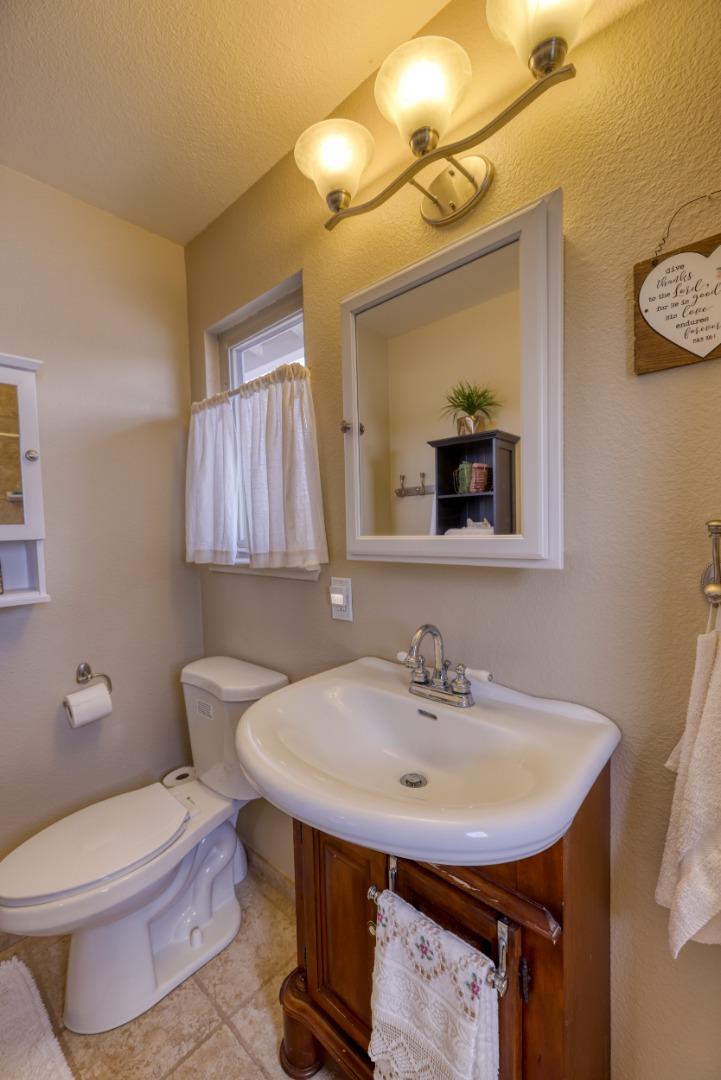 Detail Gallery Image 24 of 32 For 307 De La Vina Way, Salinas,  CA 93901 - 4 Beds | 3 Baths