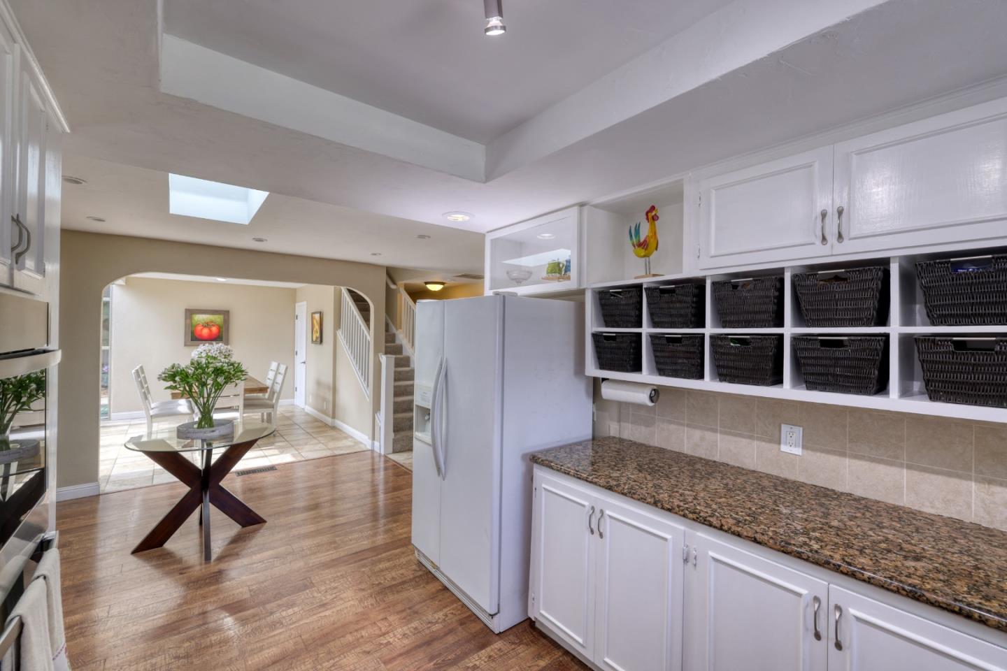Detail Gallery Image 7 of 32 For 307 De La Vina Way, Salinas,  CA 93901 - 4 Beds | 3 Baths
