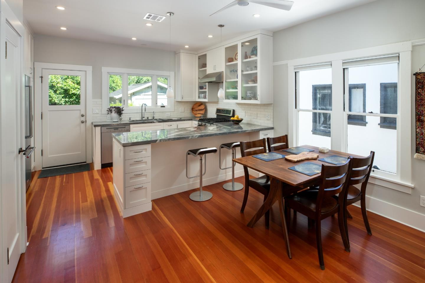 Detail Gallery Image 4 of 24 For 1377 Mariposa Ave, San Jose,  CA 95126 - 2 Beds | 2 Baths