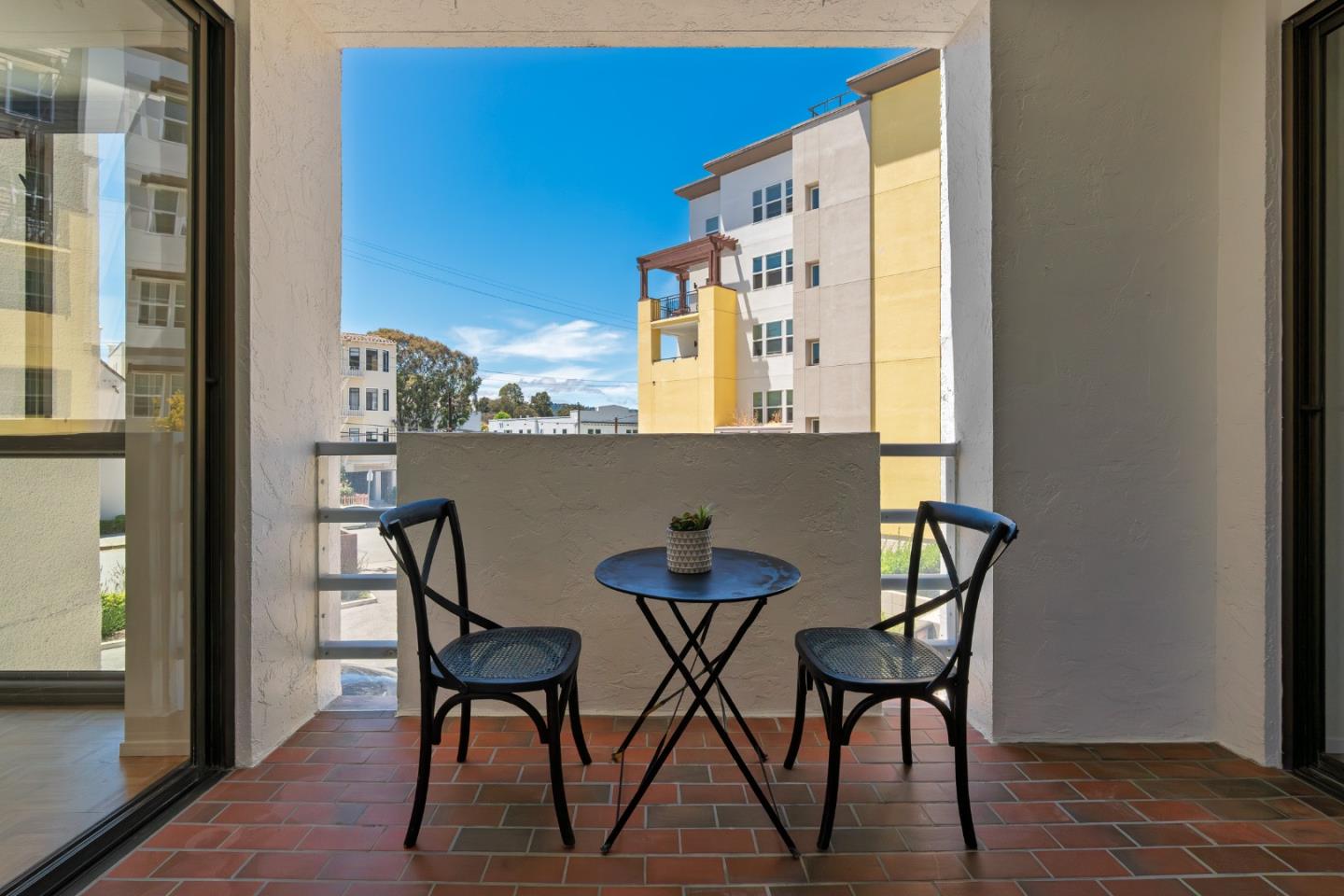 Detail Gallery Image 10 of 31 For 110 Park Rd #202,  Burlingame,  CA 94010 - 2 Beds | 2 Baths