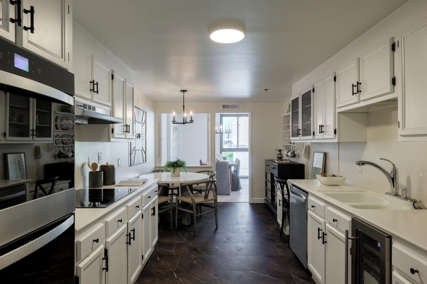Detail Gallery Image 2 of 31 For 110 Park Rd #202,  Burlingame,  CA 94010 - 2 Beds | 2 Baths