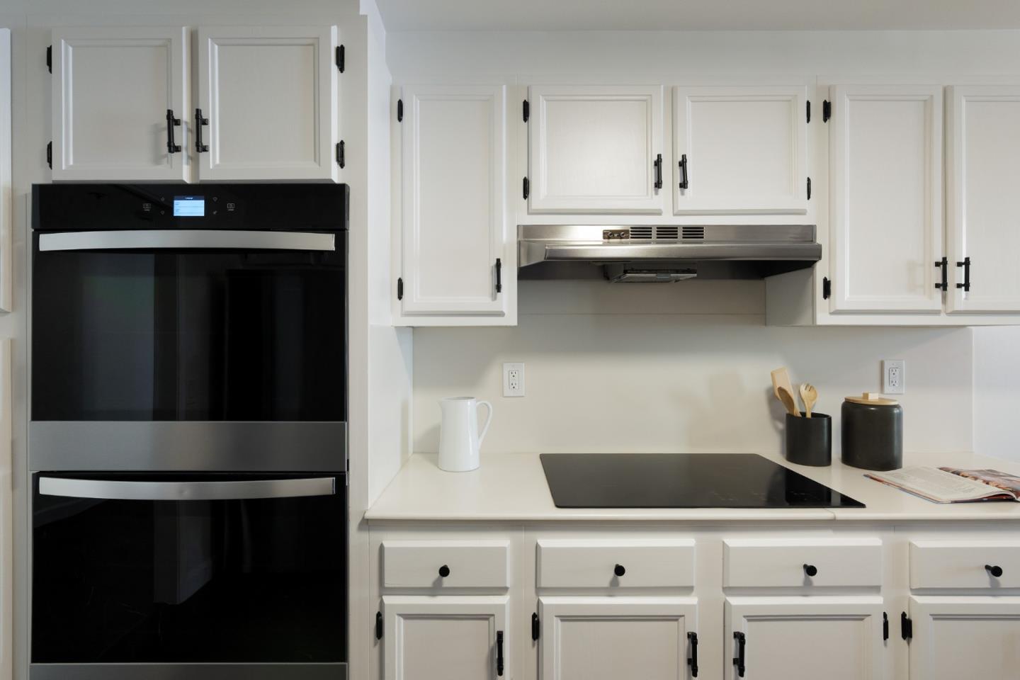 Detail Gallery Image 3 of 31 For 110 Park Rd #202,  Burlingame,  CA 94010 - 2 Beds | 2 Baths