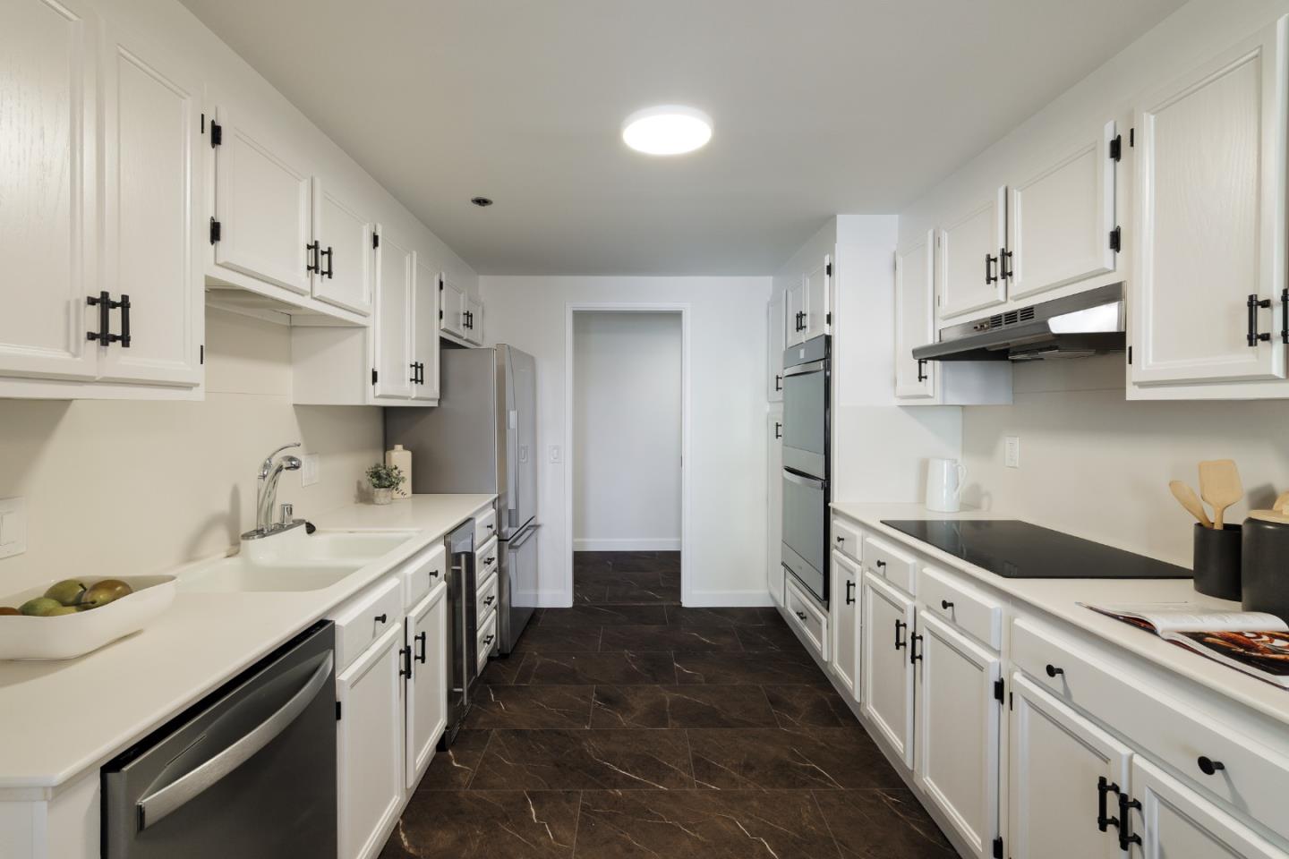 Detail Gallery Image 4 of 31 For 110 Park Rd #202,  Burlingame,  CA 94010 - 2 Beds | 2 Baths
