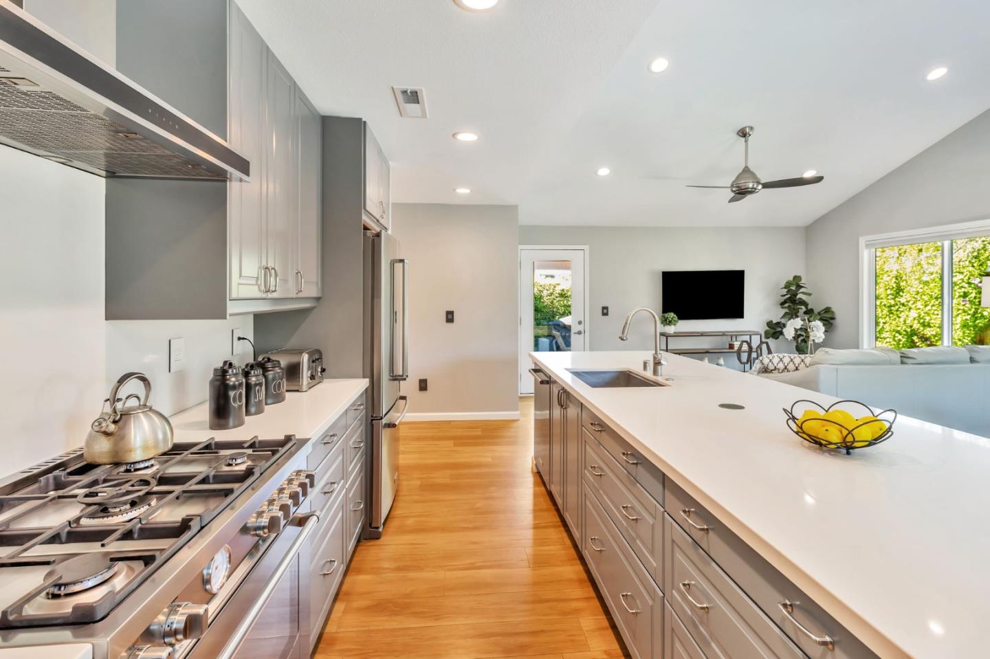Detail Gallery Image 13 of 44 For 6034 Palm Springs Cir, San Jose,  CA 95123 - 4 Beds | 3 Baths