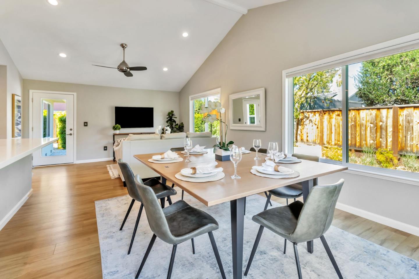 Detail Gallery Image 15 of 44 For 6034 Palm Springs Cir, San Jose,  CA 95123 - 4 Beds | 3 Baths