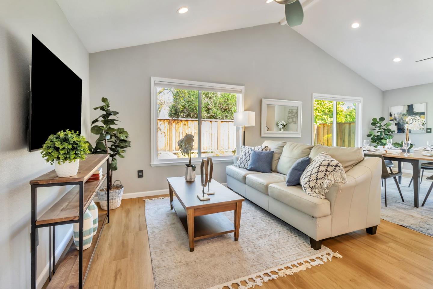 Detail Gallery Image 6 of 44 For 6034 Palm Springs Cir, San Jose,  CA 95123 - 4 Beds | 3 Baths