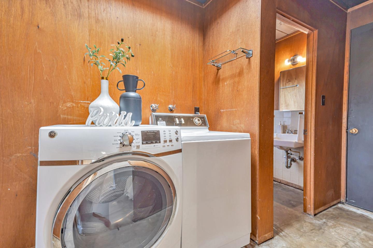 Detail Gallery Image 27 of 59 For 30 White Plains Ct, San Mateo,  CA 94402 - 4 Beds | 2 Baths