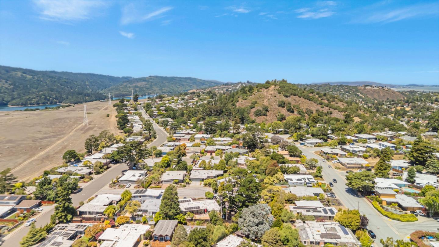 Detail Gallery Image 53 of 59 For 30 White Plains Ct, San Mateo,  CA 94402 - 4 Beds | 2 Baths