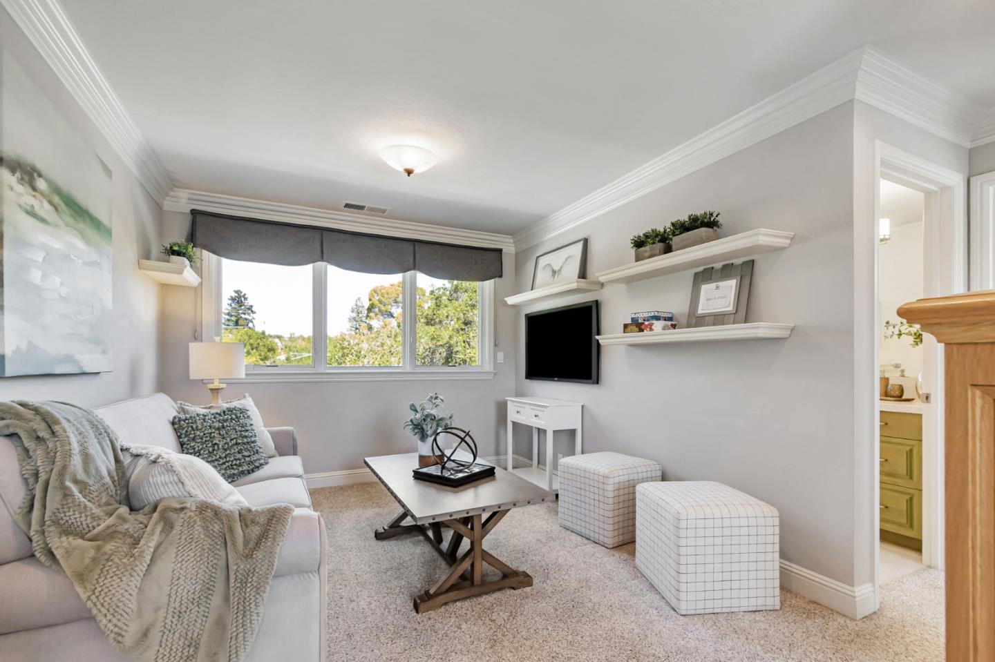 Detail Gallery Image 12 of 18 For 1697 Hyde Dr, Los Gatos,  CA 95032 - 5 Beds | 2/1 Baths