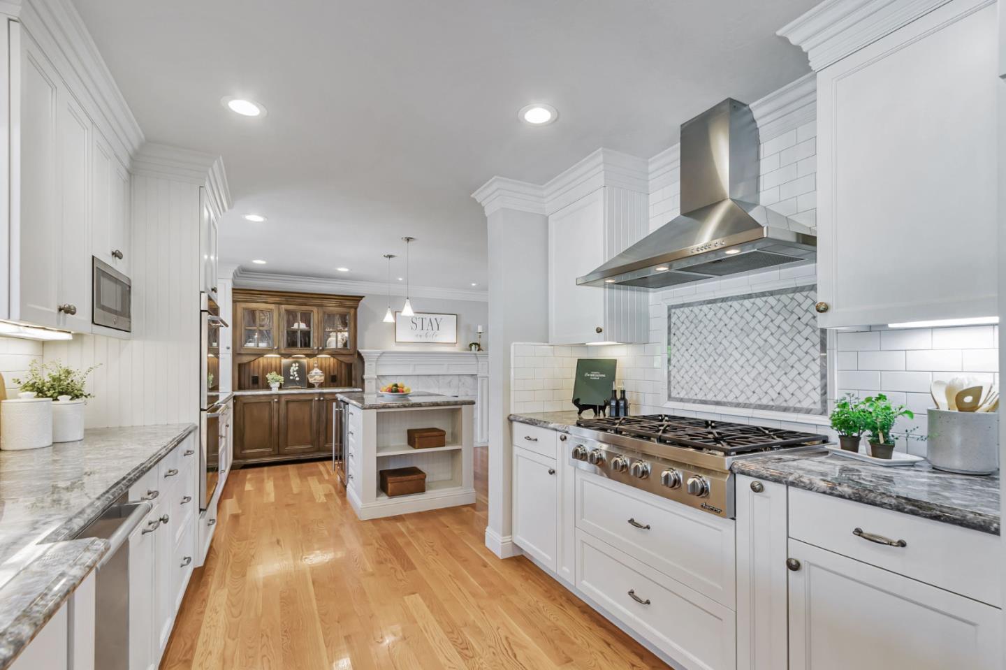 Detail Gallery Image 9 of 18 For 1697 Hyde Dr, Los Gatos,  CA 95032 - 5 Beds | 2/1 Baths