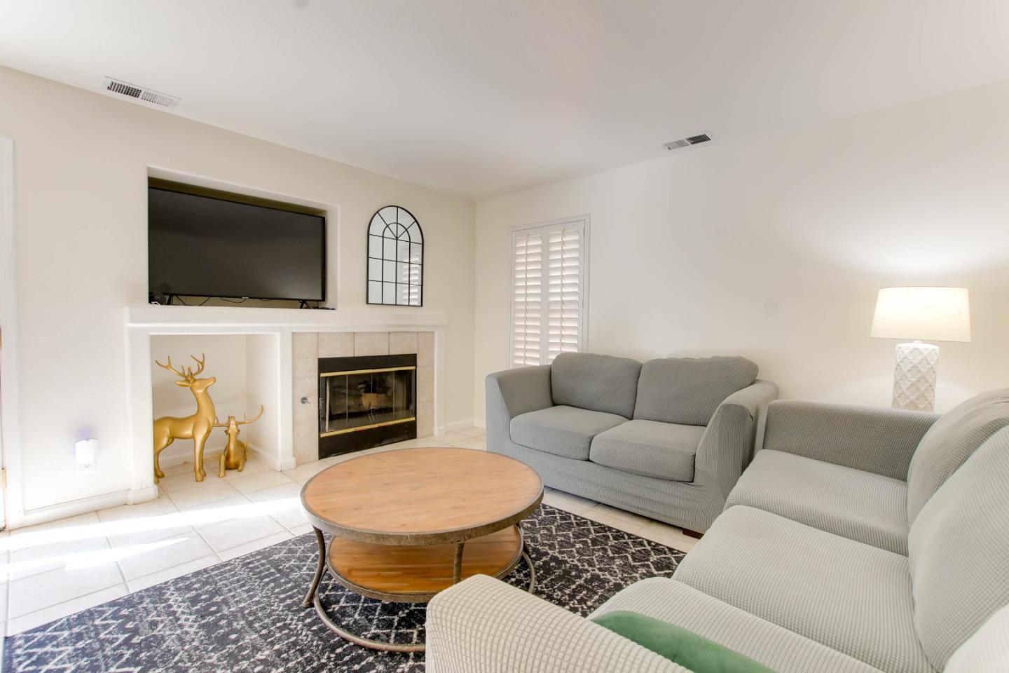 Detail Gallery Image 10 of 49 For 751 La Baig Dr, Hollister,  CA 95023 - 5 Beds | 2 Baths