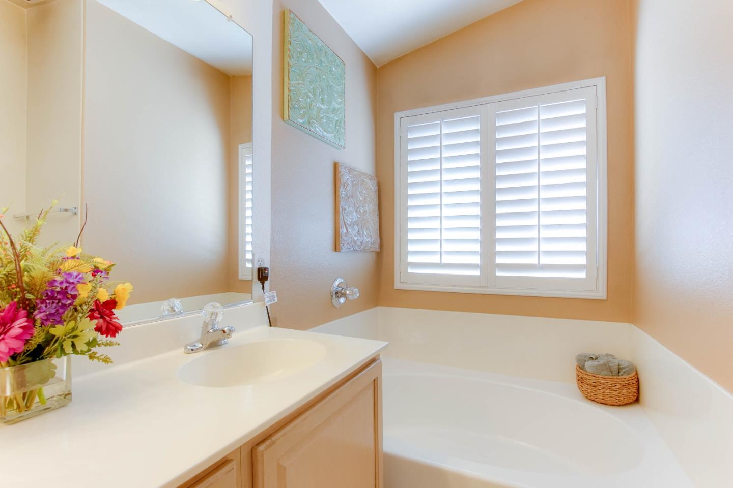Detail Gallery Image 27 of 49 For 751 La Baig Dr, Hollister,  CA 95023 - 5 Beds | 2 Baths