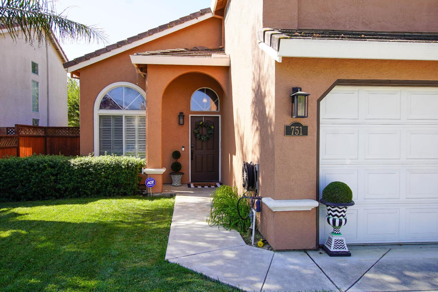 Detail Gallery Image 4 of 49 For 751 La Baig Dr, Hollister,  CA 95023 - 5 Beds | 2 Baths
