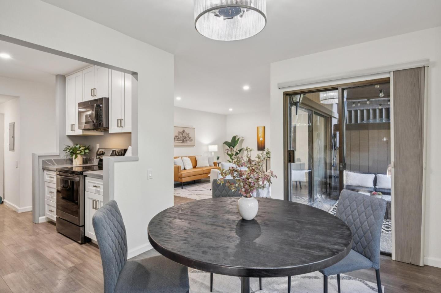 Detail Gallery Image 5 of 13 For 3350 La Mesa Dr #4,  San Carlos,  CA 94070 - 2 Beds | 2 Baths