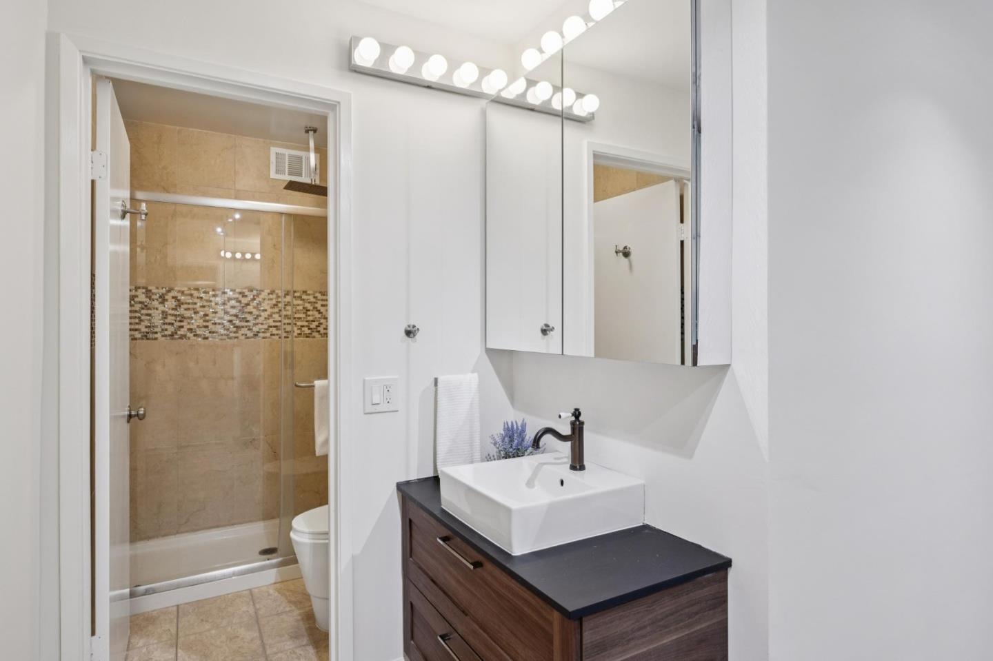 Detail Gallery Image 9 of 13 For 3350 La Mesa Dr #4,  San Carlos,  CA 94070 - 2 Beds | 2 Baths