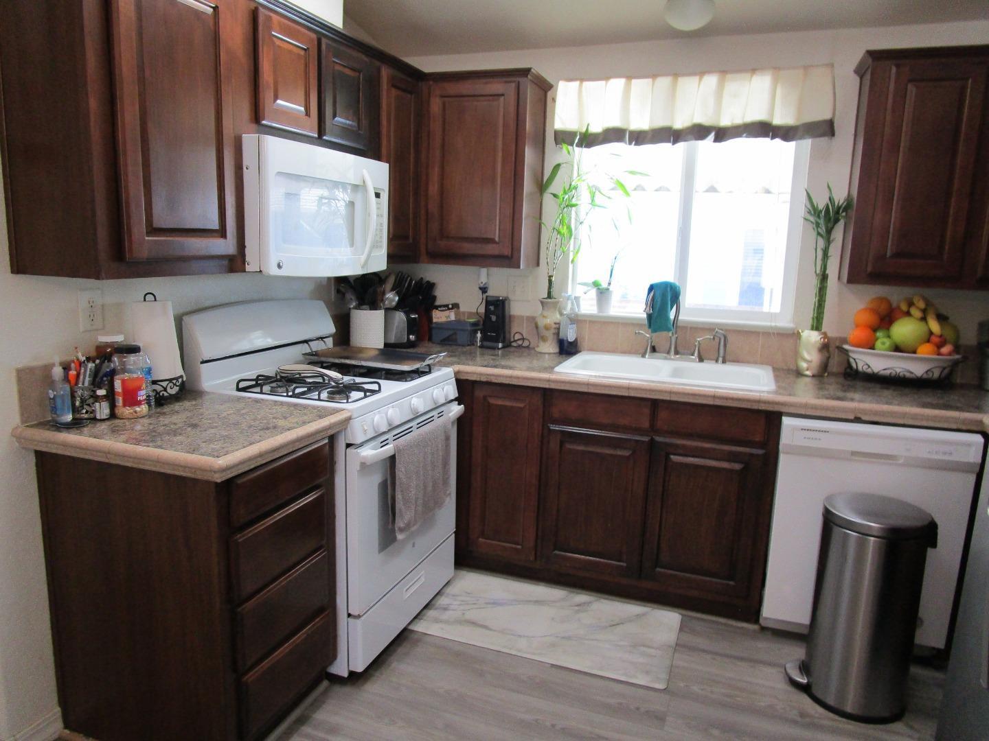 Detail Gallery Image 7 of 12 For 49 Blanca Ln #715,  Watsonville,  CA 95076 - 3 Beds | 2 Baths