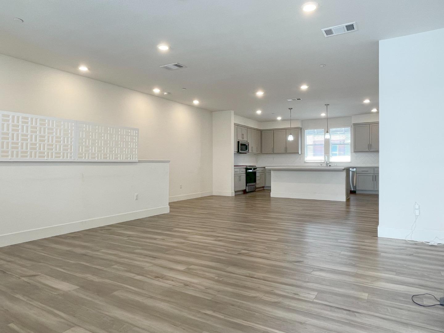Detail Gallery Image 10 of 24 For 9600 Seawind Way, Newark,  CA 94560 - 3 Beds | 3 Baths
