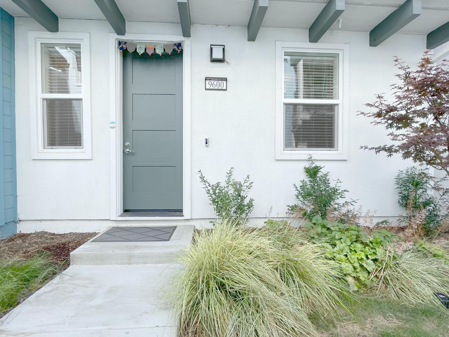 Detail Gallery Image 2 of 24 For 9600 Seawind Way, Newark,  CA 94560 - 3 Beds | 3 Baths