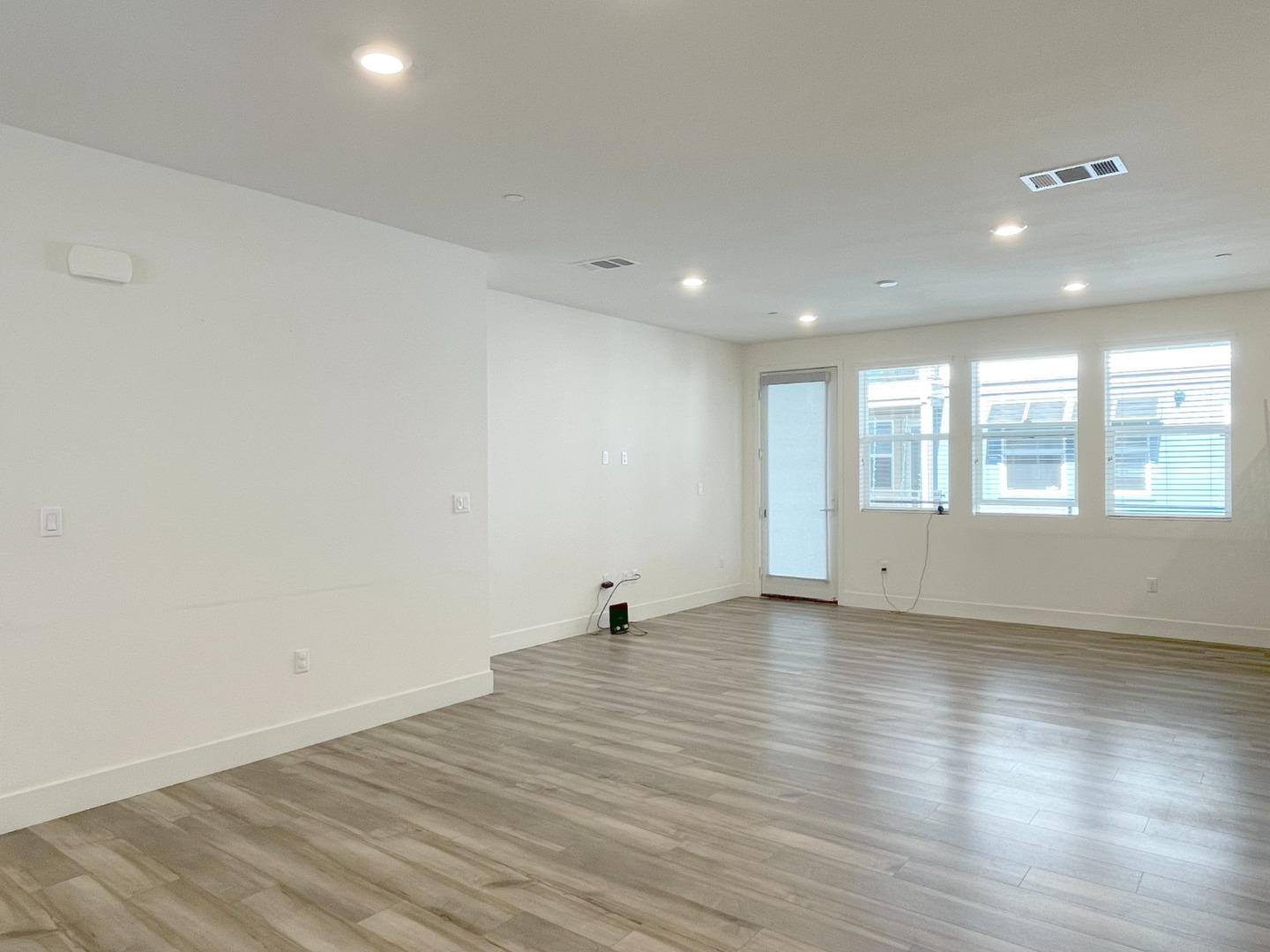 Detail Gallery Image 6 of 24 For 9600 Seawind Way, Newark,  CA 94560 - 3 Beds | 3 Baths