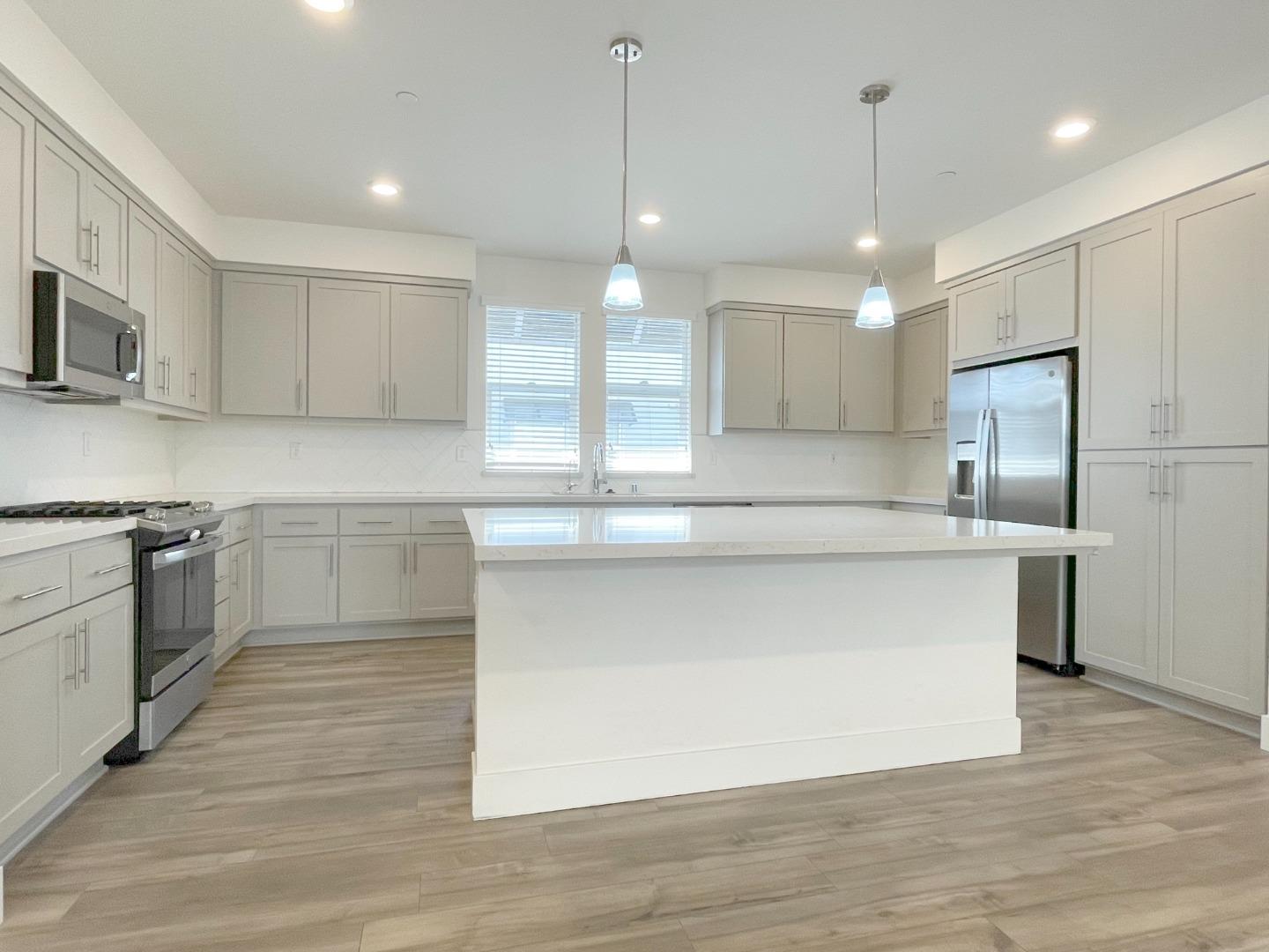 Detail Gallery Image 7 of 24 For 9600 Seawind Way, Newark,  CA 94560 - 3 Beds | 3 Baths